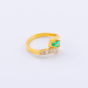 AOE97 - ANILLO EN ORO DE 18K CON ESMERALDA - G 2.431 - CT E 0.22