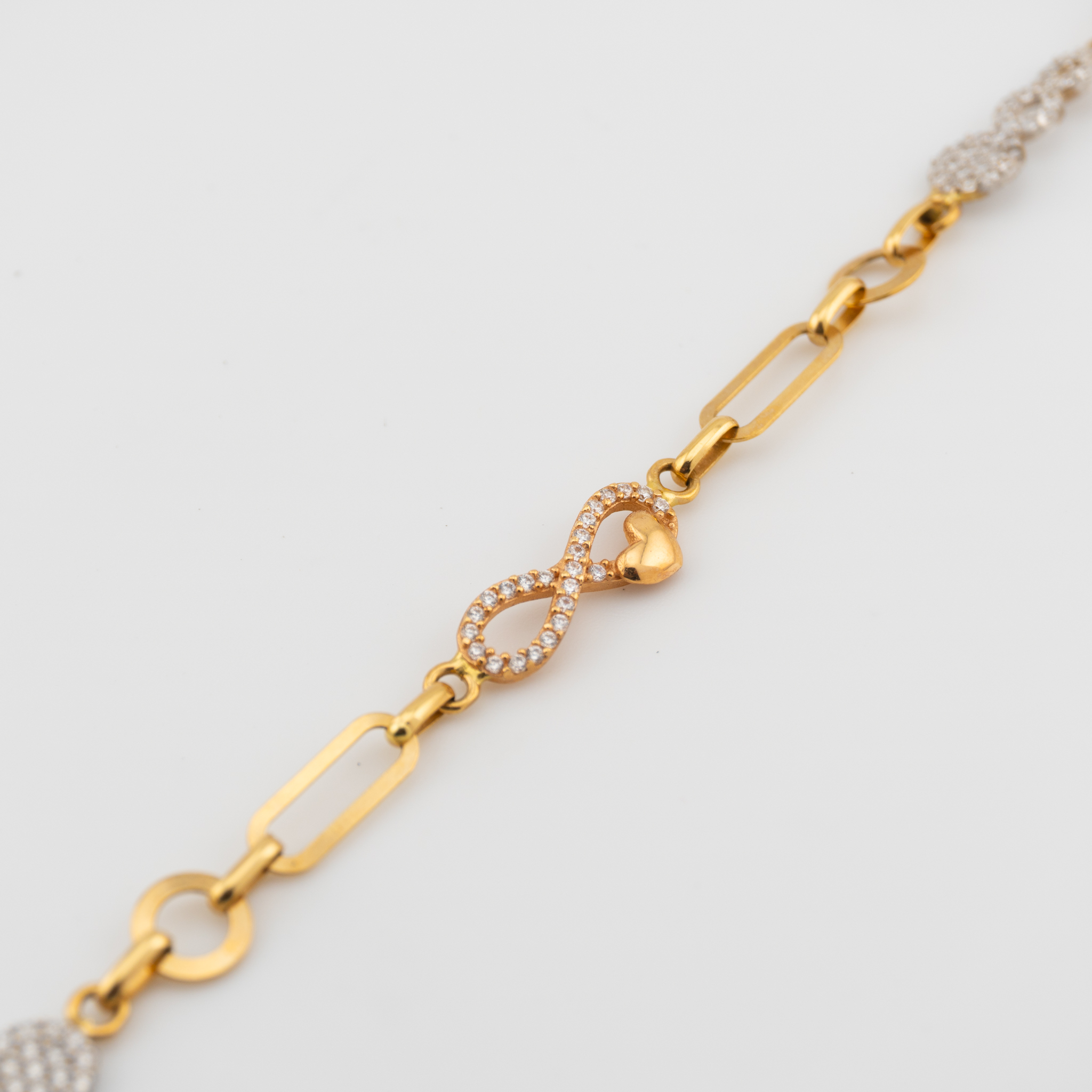 Pulsera con Infitnitos de 3 Oros - Imagen 3