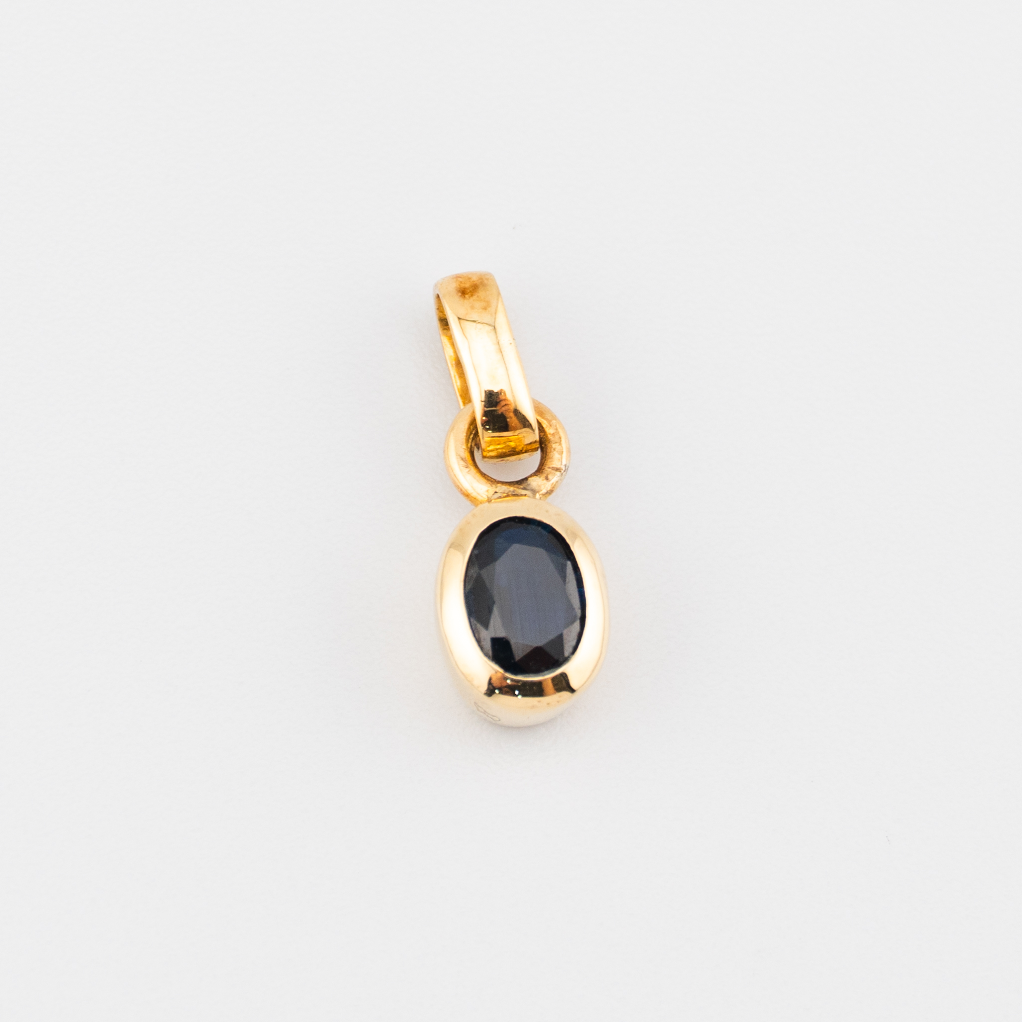 Dije con Zafiro Natural Oval