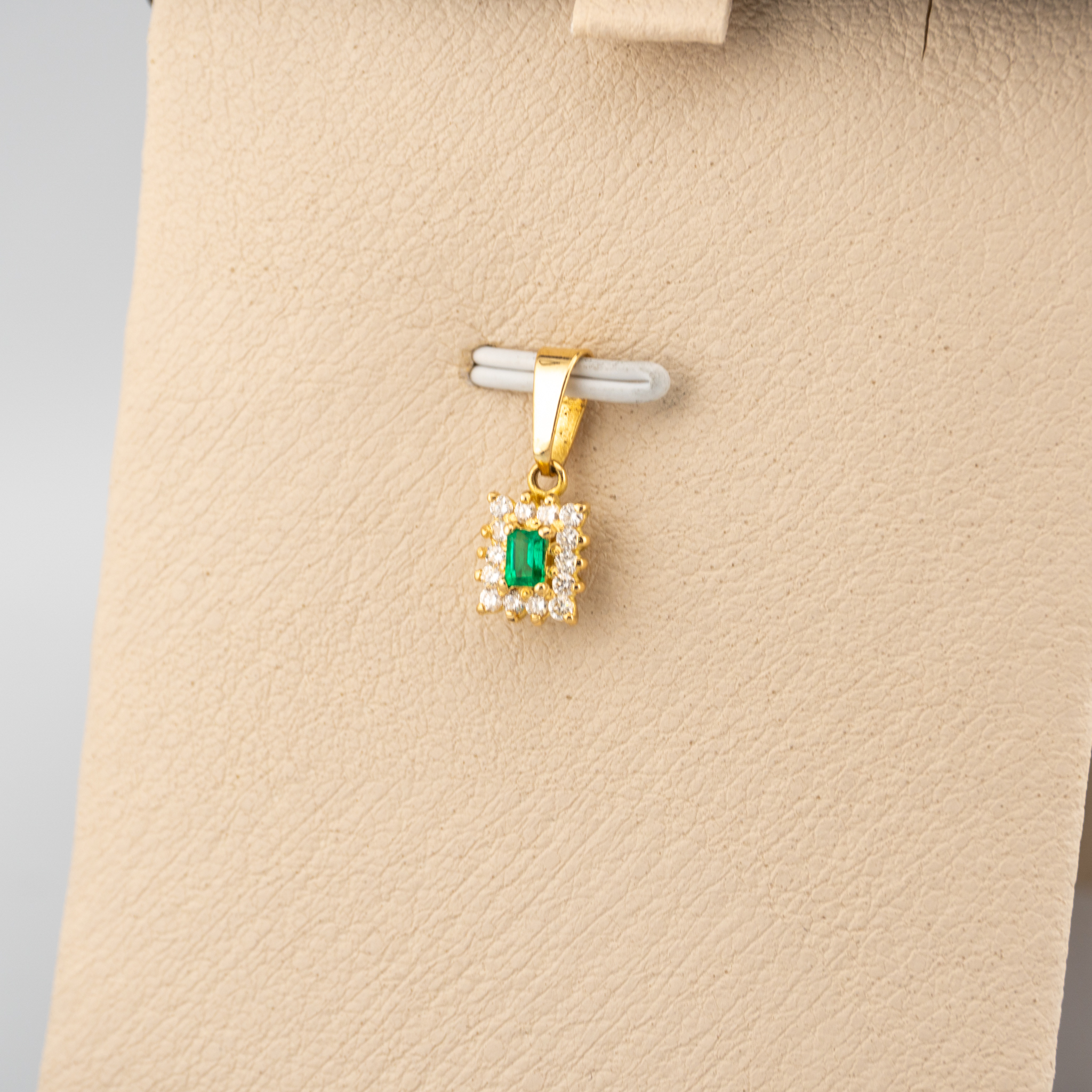 Dije de esmeralda y Diamantes - Imagen 4