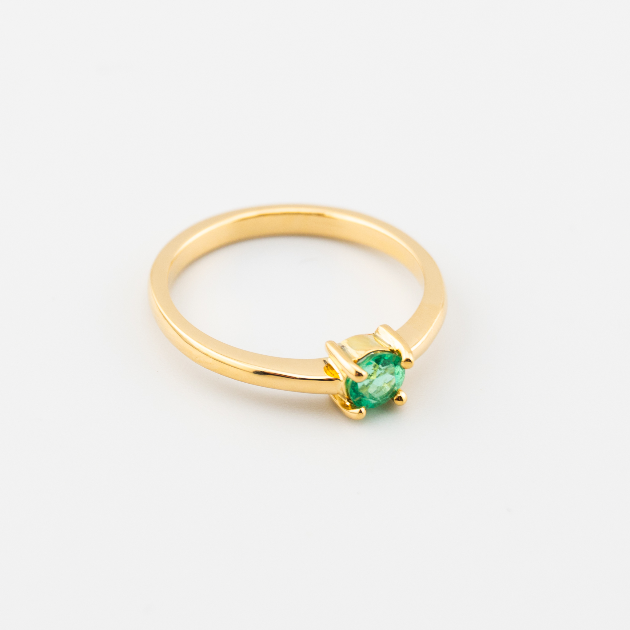Anillo con Esmeralda