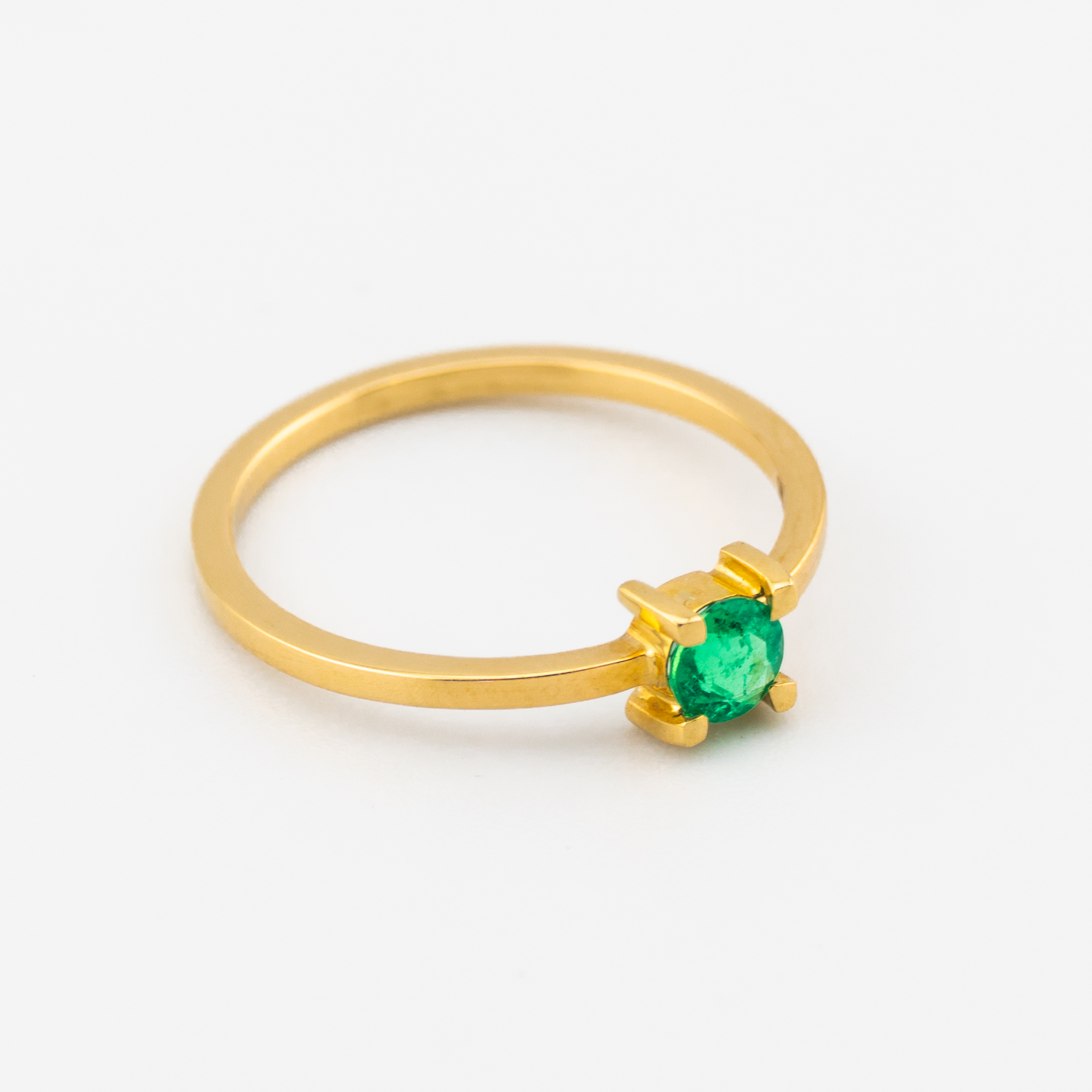 Anillo con esmeralda Redonda