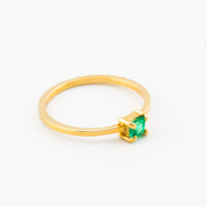 Anillo con Esmeralda