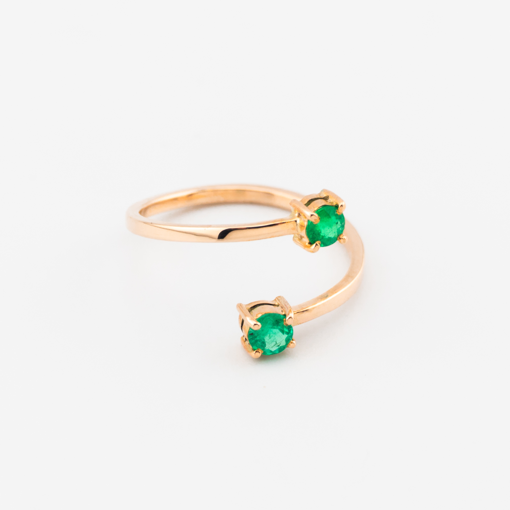 Anillo con Esmeraldas en Oro rosado