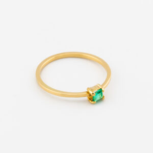Anillo con Esmeralda Cuadrada