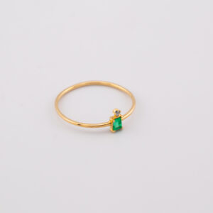 AOE93 - ANILLO DE ORO 18K CON ESMERALDA Y DIAMANTE  - RF558