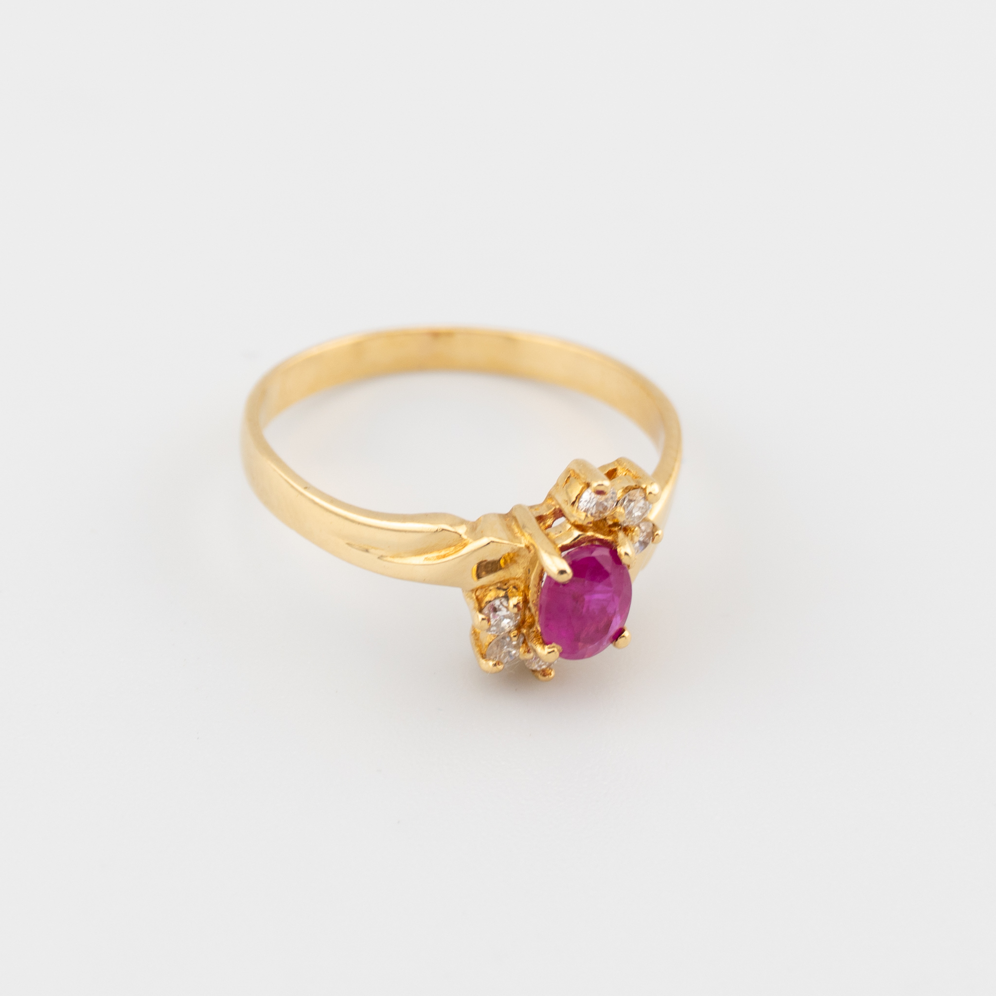 Anillo con Rubi y Diamantes